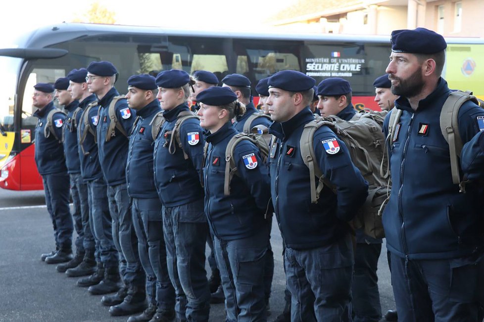 Francouzští záchranáři pojedou na pomoc obětem zemětřesení