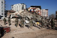 Zemětřesení srovnalo se zemí i domy, které měly vydržet. Úřady v Turecku jdou po developerech!