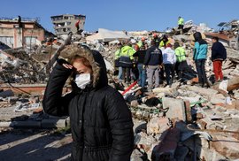 Zemětřesení v Turecku a v Sýrii má již přes 15 tisíc obětí. Je mezi nimi i pohřešovaná Češka