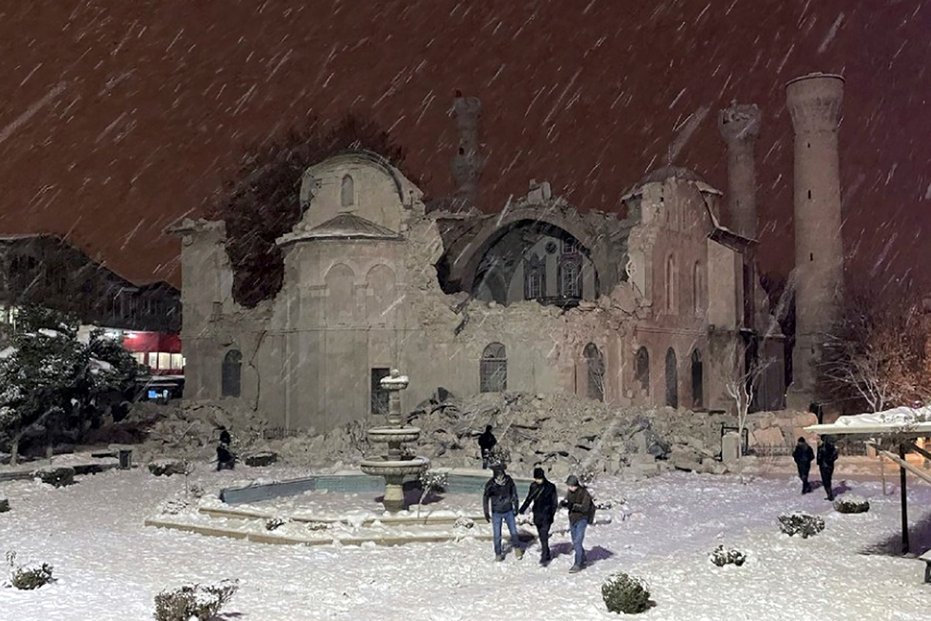 Situaci v Turecku po zemětřesení komplikuje chladné počasí