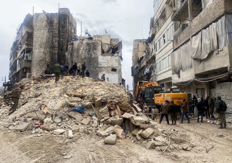 Následky zemětřesení v syrském Aleppu