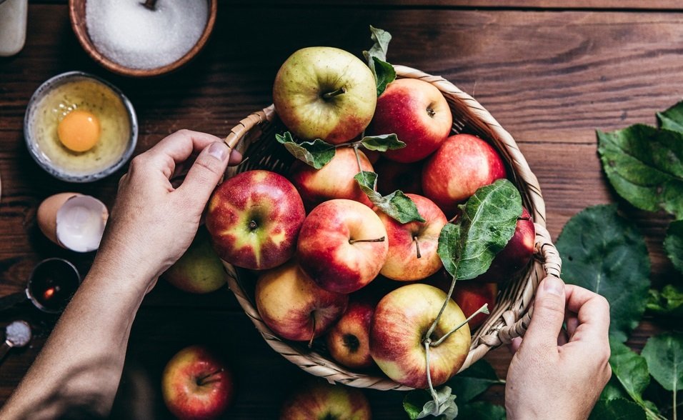 Zemlbába se běžně připravuje z jablek. Výtečná je však i varianta s hruškami, švestkami či jahodami