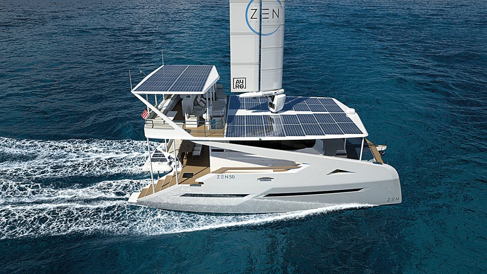 Loď ZEN50 pohání plachta a solární panely