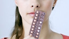 Mami, chci prášky: Jak pomoct dceři s výběrem antikoncepce?