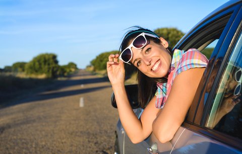 Na dovolenou autem? 10 tipů, co udělat, než sednete za volant!