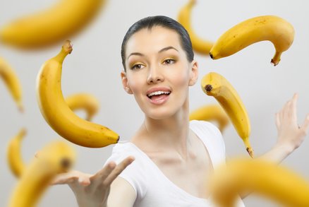 Trápí vás bradavice? Vsaďte na banán, česnek nebo ananas