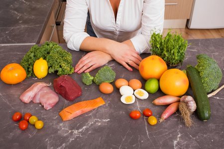 Atkinsonova dieta je založena na vyloučení téměř všech sacharidů.