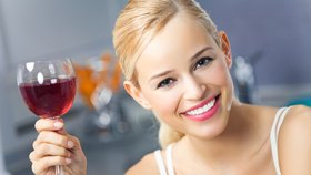 Jedna z diet podporuje pití červeného vína. Má totiž spousty antioxidantů, které pročistí organismus.