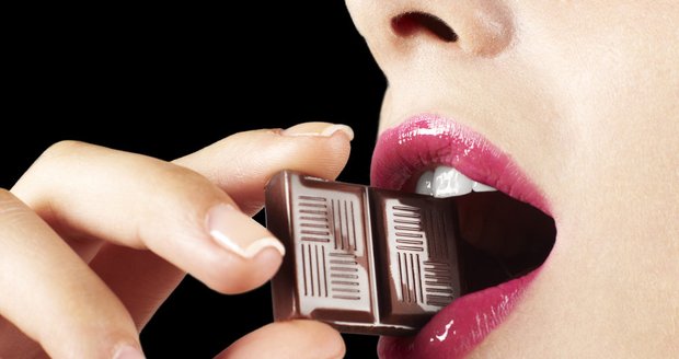 Světe, div se! Čokoláda skutečně může být prospěšná pro váš mladistvý vzhled - pokud jde o tu kvalitní s vysokým obsahem kakaa.