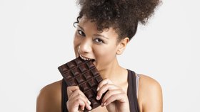 Alergici na mléko, oříšky, mandle a další přísady si chuť na čokoládu musí nechat zajít...