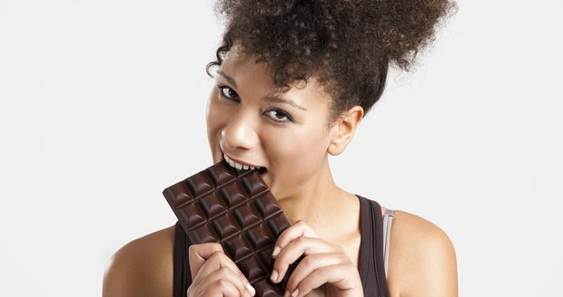 Alergici na mléko, oříšky, mandle a další přísady si chuť na čokoládu musí nechat zajít...