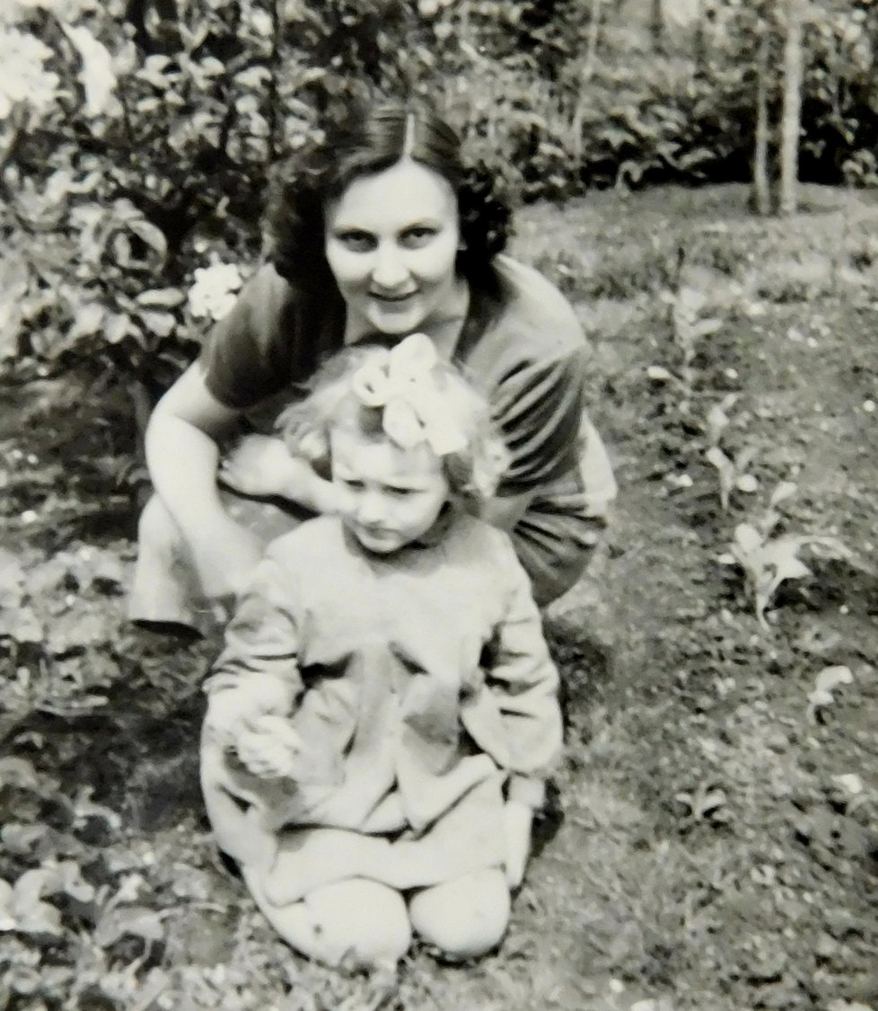 Paní Květoslava Bartoňová s dcerou