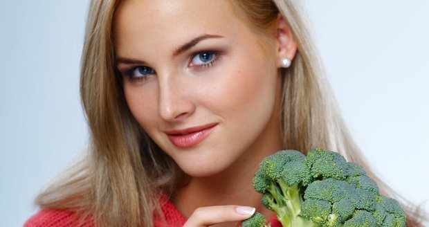 Brokolice obsahuje antioxidanty a působí jako prevence rakoviny žaludku i vředů.