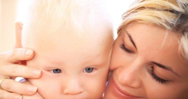 Každá maminka na mateřské dovolené si v průměru polepší o dva a půl tisíce korun měsíčně