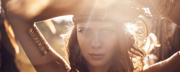 12 karmických ženských jmen: Která si nesou těžký osud a která otevírají cestu ke štěstí?