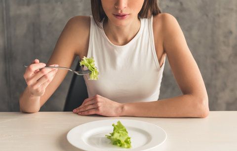 Máte nezdravý vztah k jídlu? Posedlost zvaná ortorexie je častější, než si myslíte