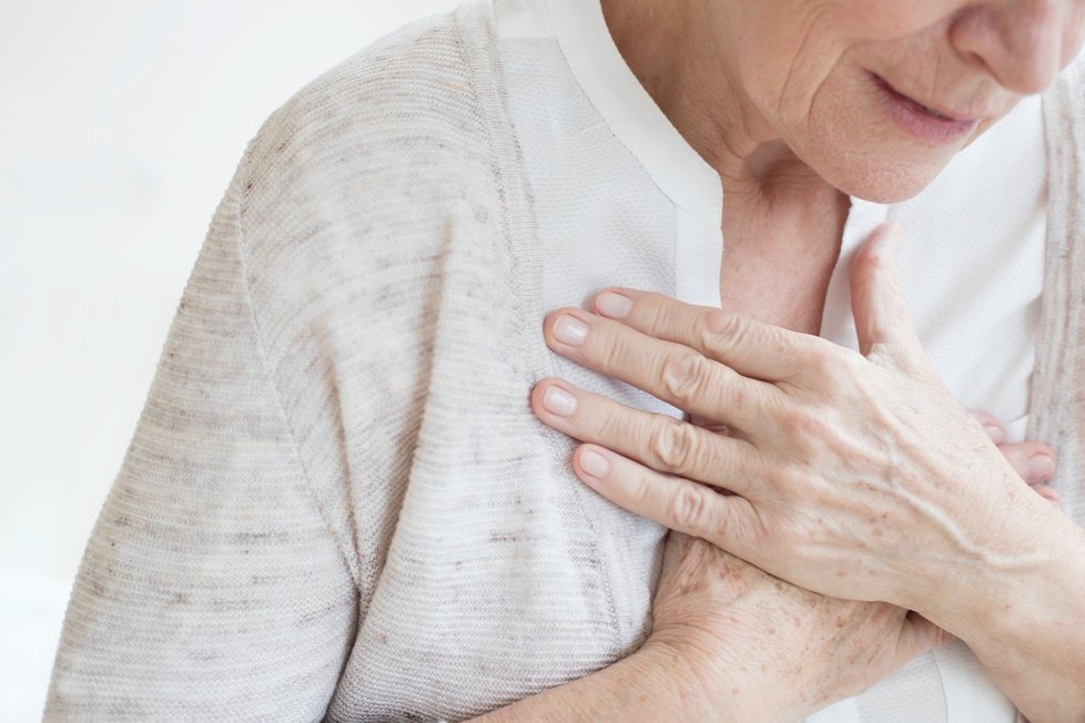 Ženy mohou mít úplně jiné příznaky infarktu než muži