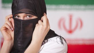 Skandál v Íránu: Skupina šíitů během ramadánu znásilňovala přes 40 sunnitských žen
