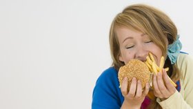 Smažené jídlo, zejména hranolky, mohou způsobovat úzkosti a depresi, tvrdí studie (ilustrační foto)