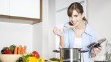 10 tipů, jak využít zbytky z kuchyně. Nevyhazujte lógr ani oschlý chléb 