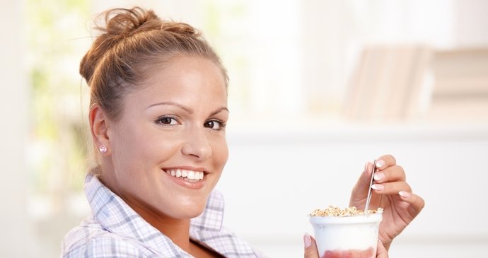 Nízkotučná dieta nás nutí jíst nezdravě! Dietní jogurty zvyšují chuť na cukr