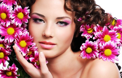 Kosmetika s vůní květin: Vyčarujte si doma jaro!