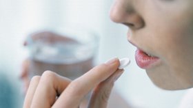 Podle britských vědců by mělo užívání aspirinu denně od dovršení pětačtyřiceti let pomáhat zabránit pozdějšímu infarktu a rakovině.