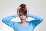 K migréně patří tepající bolest hlavy ve spáncích.