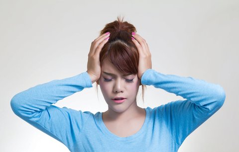 Proč vás často bolí hlava? Kdy už musíte jít k lékaři?