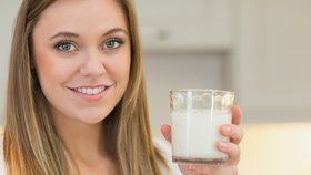 Věděli jste, že v jednom litru polotučného mléka se skrývá 12 kostek cukru?