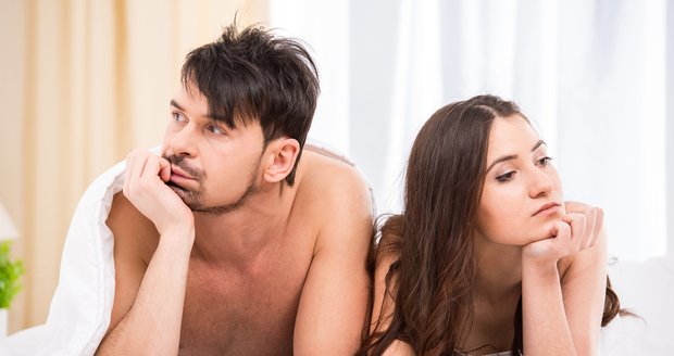 Nechuť k sexu může být jedním ze signálů, že partnerovi už se vztah trochu zajídá