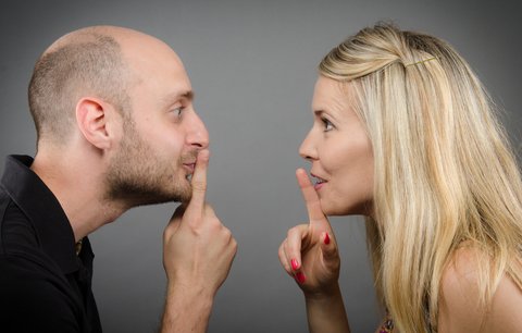 7 malých lží, díky kterým bude váš vztah šťastnější