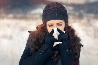 Alergie hrozí i v zimě: Jak je odlišíte od obyčejné rýmy a jak je můžete léčit?