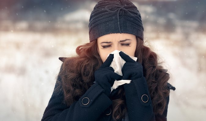 Alergie hrozí i v zimě: Jak je odlišíte od obyčejné rýmy a jak je můžete léčit?