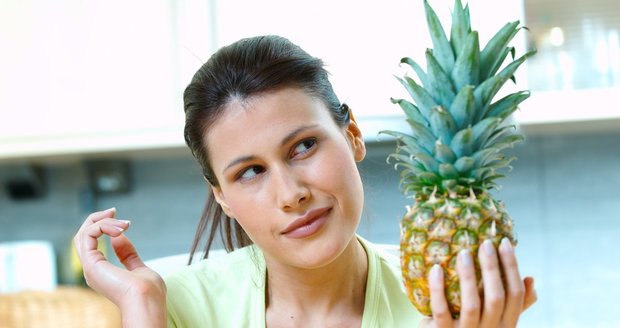 Enzymy, které ananas obsahuje, podporují látkovou výměnu a splaování tuků.