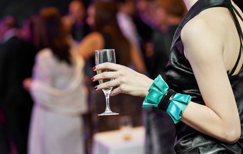 11 zaručených tipů, jak si užít večírků a neztloustnout!
