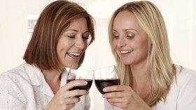 Svatomartinské víno se už stáčí: Zájem stoupá, letos bude k mání přes dva miliony lahví