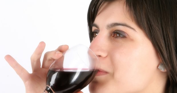 Červené víno prospívá zdraví.