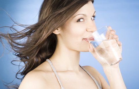 Pozor na dehydrataci! Způsobit jí můžou doplňky stravy i stres