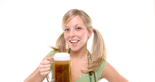 Pravidelná konzumace piva posiluje kosti, a to především u žen.