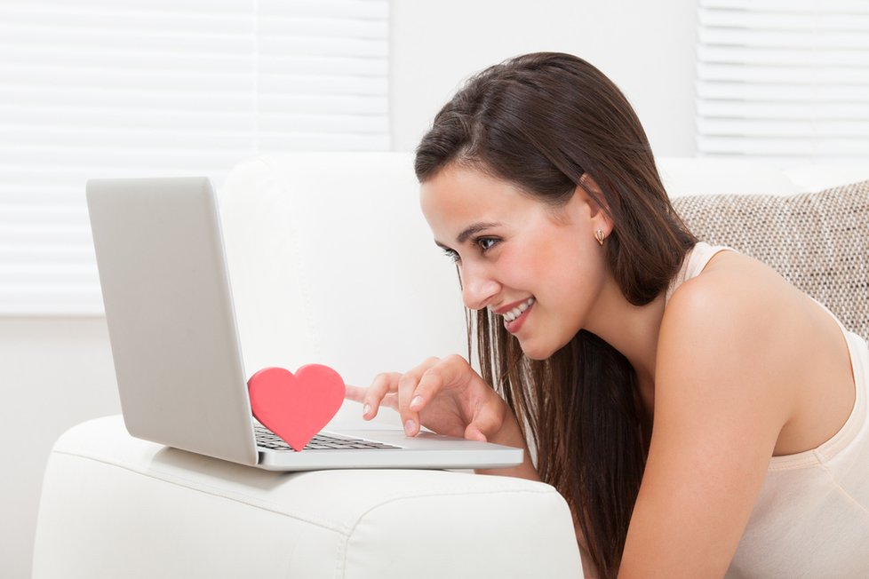 U manželství, ve kterém se partneři seznámili přes internet, je až o 25 % nižší riziko  rozvodu.