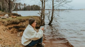 Dokážeme ještě zpomalit ve světě, který nechce čekat? Slow living je možnost, ale ne pro všechny Dokážeme ještě zpomalit ve světě, který nechce čekat? Slow living je možnost, ale ne pro všechny