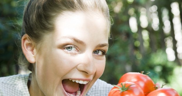 Rajčata jsou pro redukční dietu velmi vhodná. Z více než 90 % je tvoří voda, cca 5 % sacharidů a 2,5 % bílkovin. Mají vysoký podíl vláknin, naopak tuk neobsahují téměř žádný