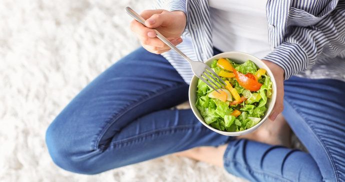 Kolik zeleniny denně sníst a co se stane, když to s ní přeženete?