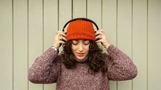 Co poslouchat v říjnu? Audioknihy a podcasty, které se nevyplatí minout Co poslouchat v říjnu? Audioknihy a podcasty, které se nevyplatí minout