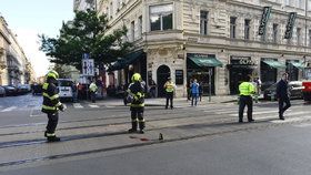 Žena na segwayi se ve Vítězné ulici střetla s tramvají. Skončila v péči lékařů.