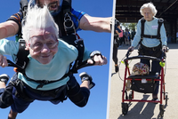 Babča ve svých 104 letech seskočila padákem, jinak se opírá o chodítko
