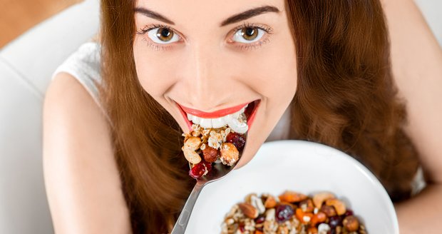 Müsli může být skvělou snídaní. Stačí ale sáhnout vedle, a naděláte si tak v dietě paseku.