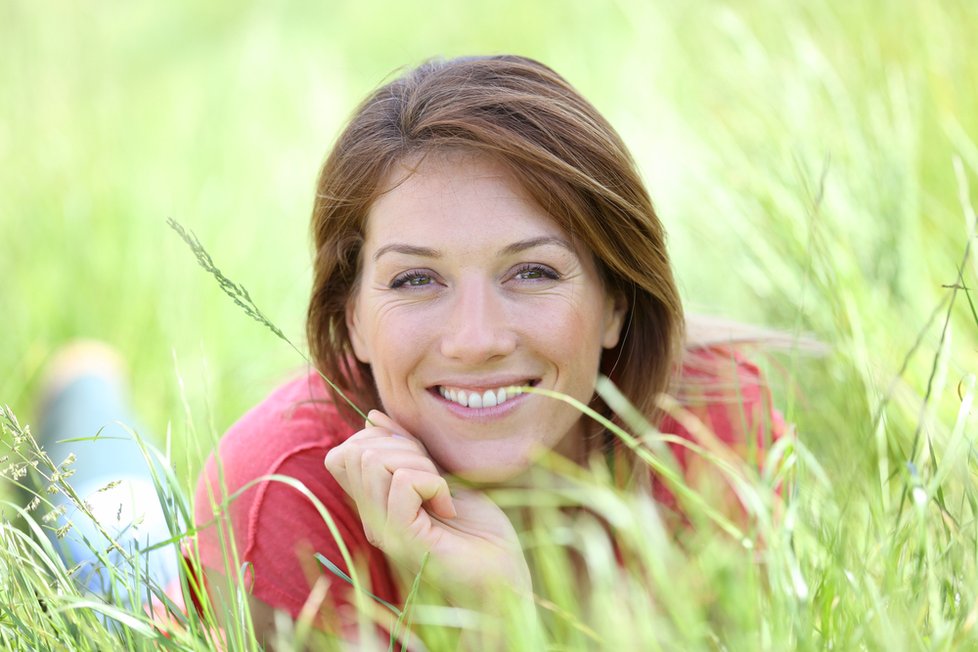 Příznaky menopauzy můžete oddálit pomocí bylinek, jako je třeba šalvěj, nebo meduňka.