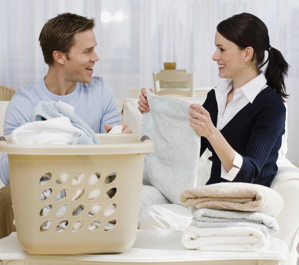 Výzkumy amerických vědců prokazují, že dělba domácích činností vede ke spokojenosti obou partnerů. (ilustrační foto)